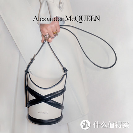 新包上架|McQueen Curve水桶包，三吉彩花、沈梦辰已经安排上了