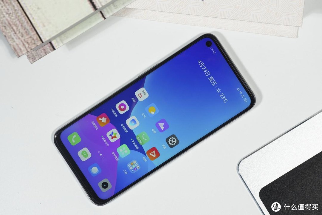 120Hz高刷、大电池 2021年的千元机都这么卷了？realme 真我Q3手机评测