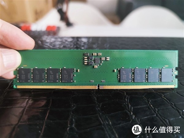 科技东风丨首款采用美光颗粒的国产DDR5内存下线、骁龙888 Pro首曝、荣耀50 Pro+核心配置被扒光
