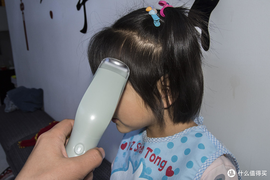 解决宝宝的“头顶大事”--好孩子智能吸发理发器