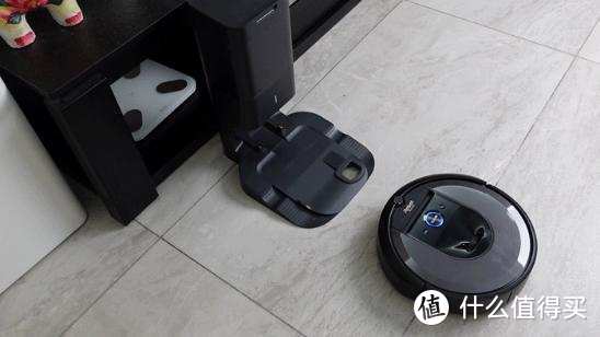 自动集尘+强大清扫能力：iRobot i7+扫地机器人评测