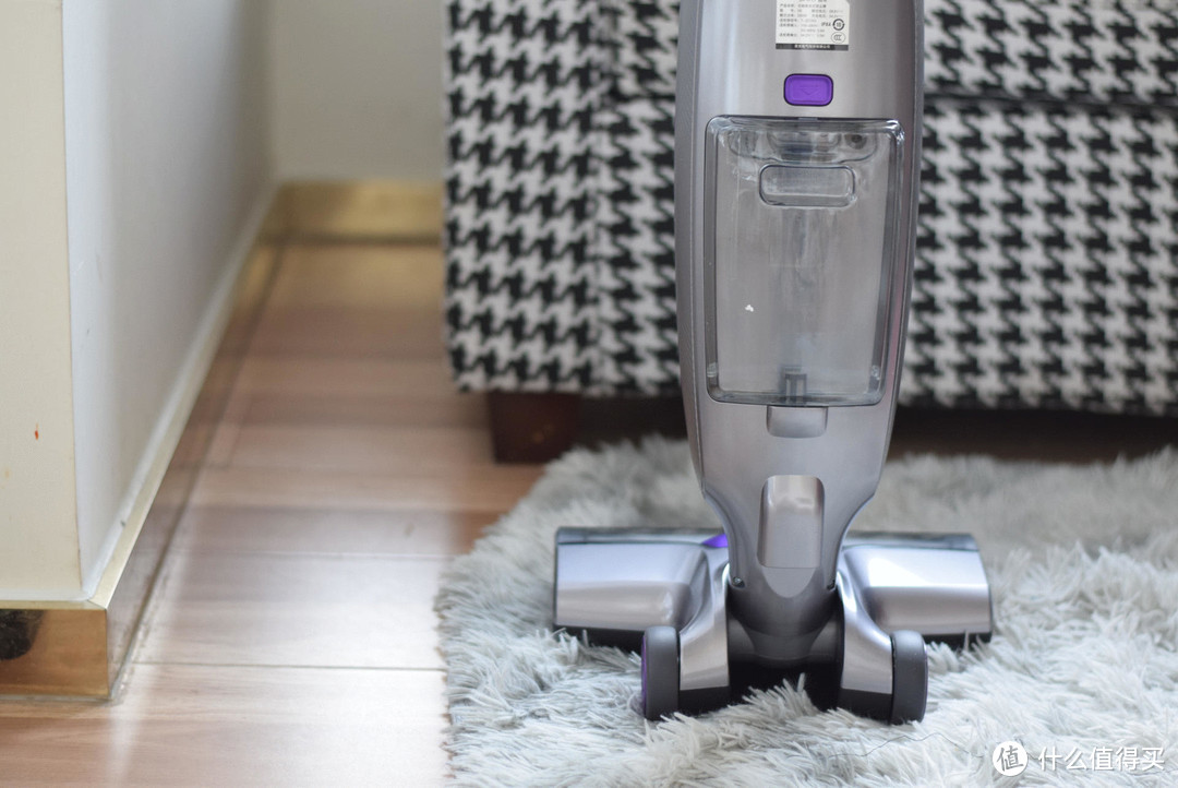 你还在纠结于选择吸尘器还是扫地机器人？聪明人都开始用洗地机了