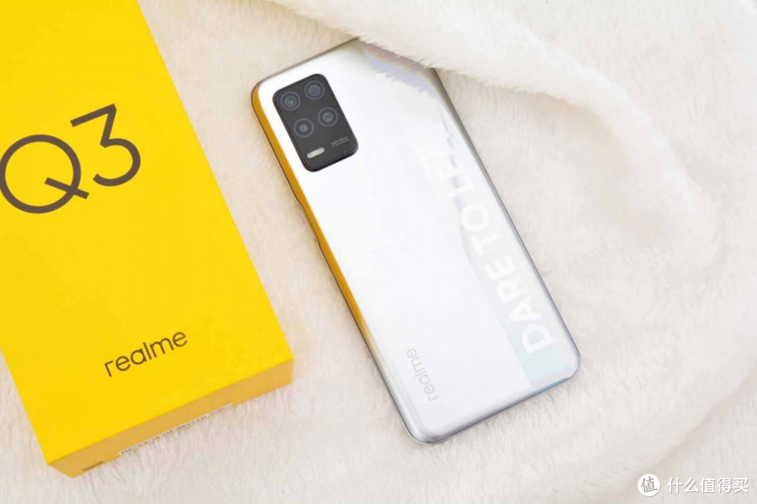 校花级别的realme 真我Q3上手体验：千元机皇会是它吗？