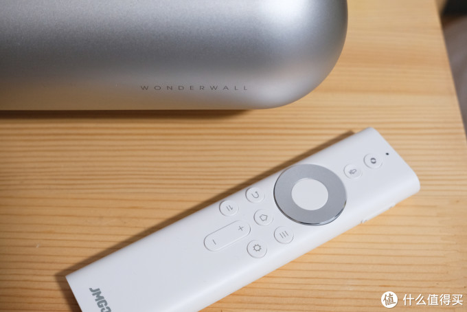 看看投影仪再升级提升生活幸福感的光影黑科技坚果智慧墙o1