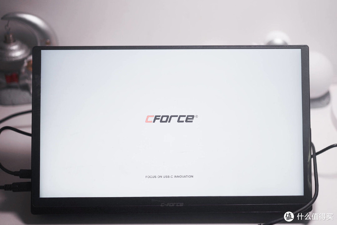 小屏娱乐不够爽，试试C-Force便携屏幕