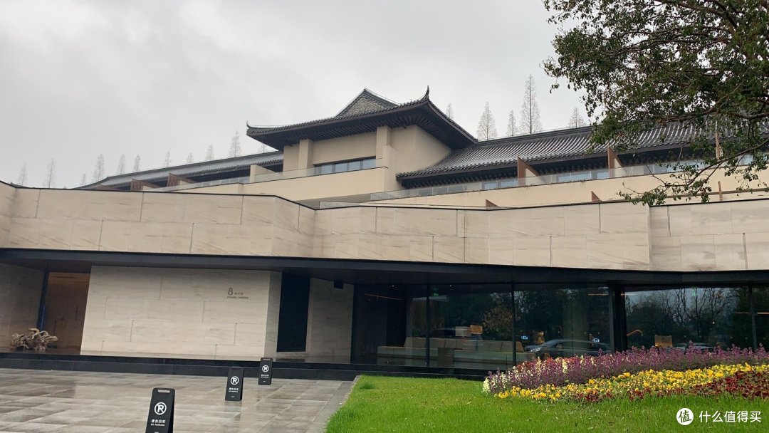 来扬州最值得住的地方非扬州迎宾馆莫属了,国营的宾馆,但是完全就是奢