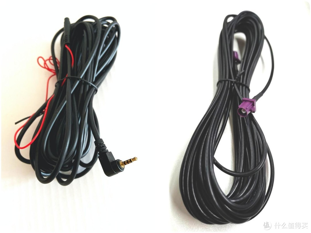 △左边是AHD或TVI或AV信号常用的线缆，右边是延时超低的同轴线缆（比较少见）。