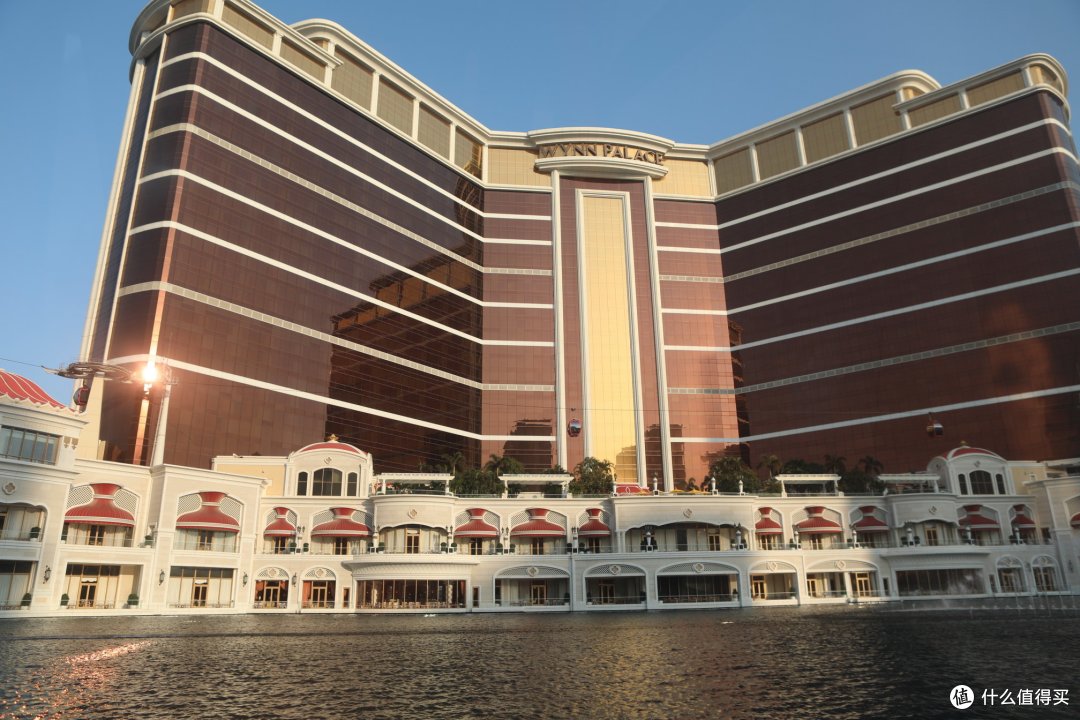 里人很少,不过这里贵宾厅比较多,不知道流水够不够,想给同事代购lv