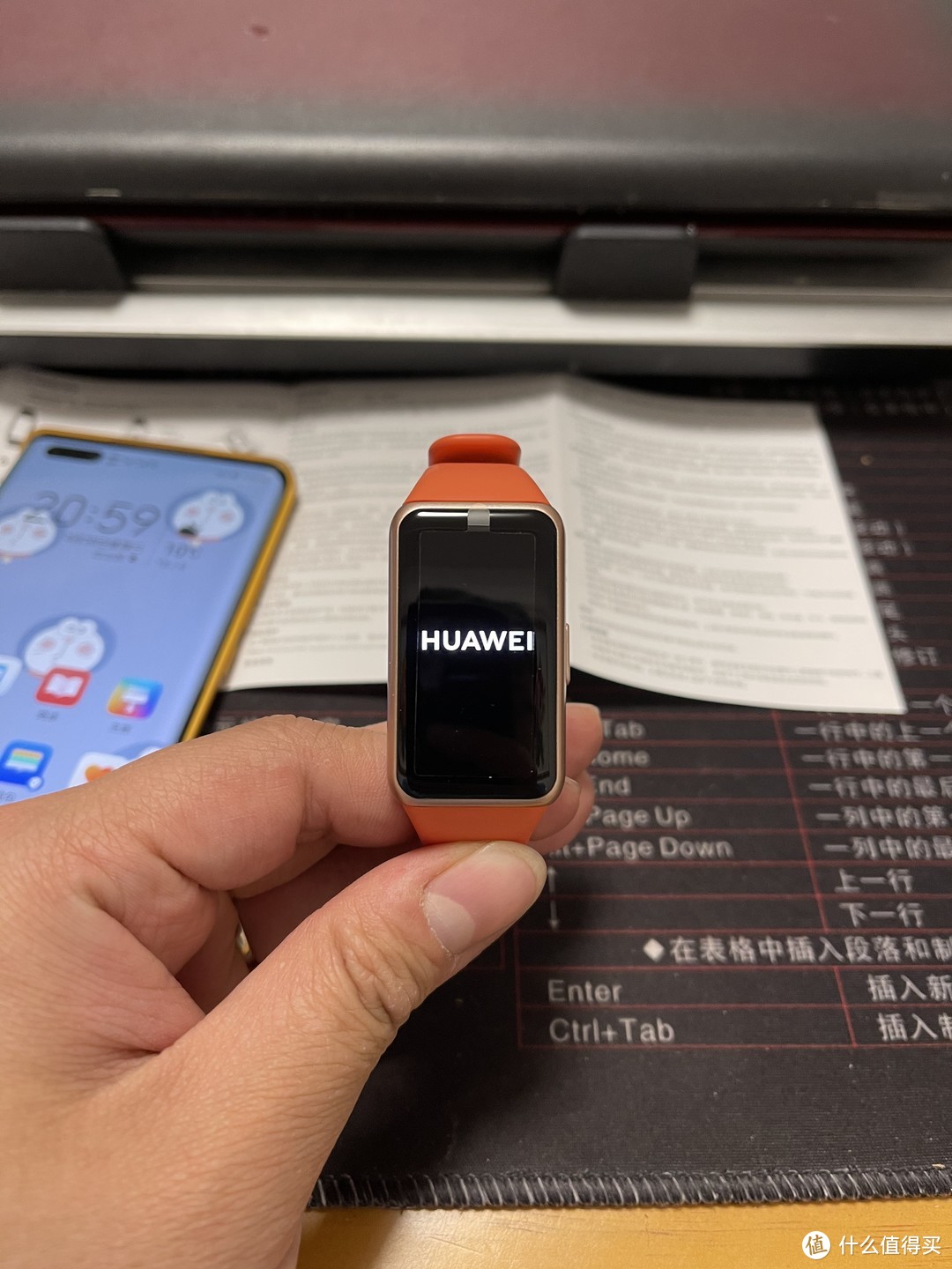 手环开机，HUAWEI大LOGO