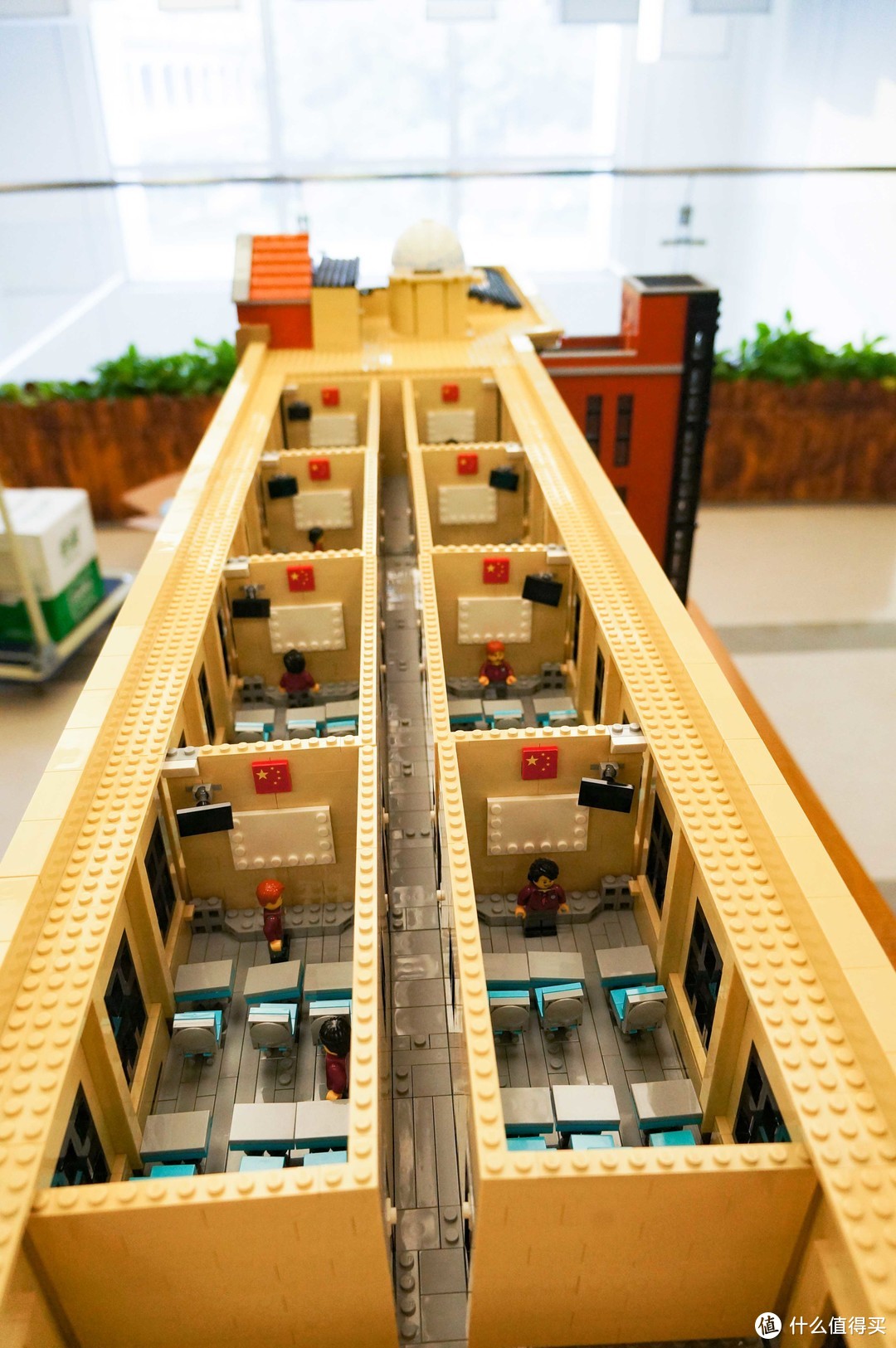 超过6万个乐高零件组成的教学楼模型