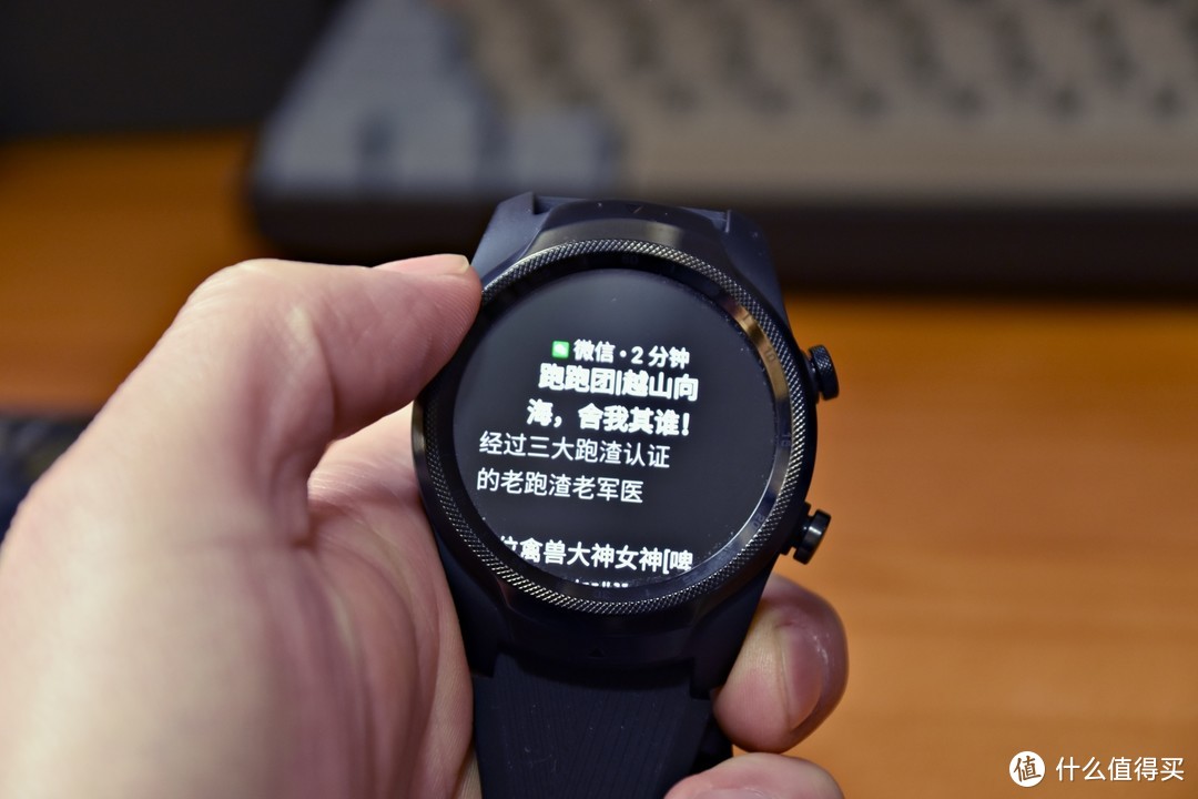 智能腕上终端，TicWatch Pro 智能手表，享受纯正的智能手表系统和优秀的智能语音助手