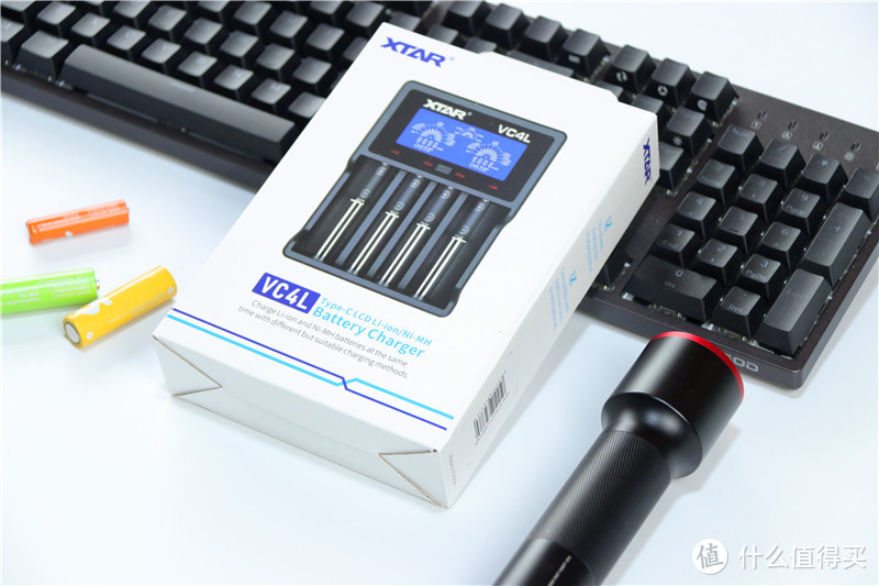 大屏显示电池全兼容，一次可充四节！XTAR VC4L智能充电器实测