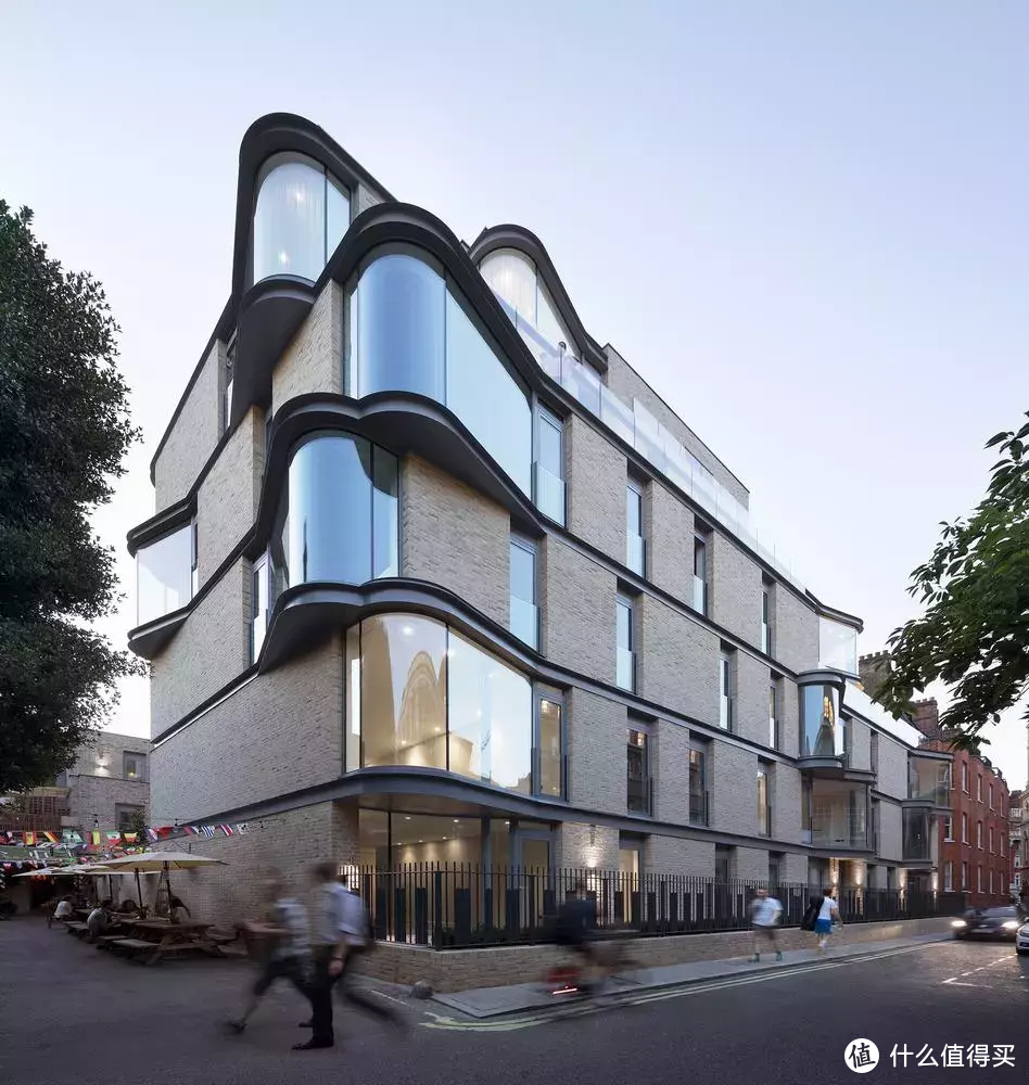 农村自建房别墅装个这样的弧形窗,建成后全村的人都来要图纸!