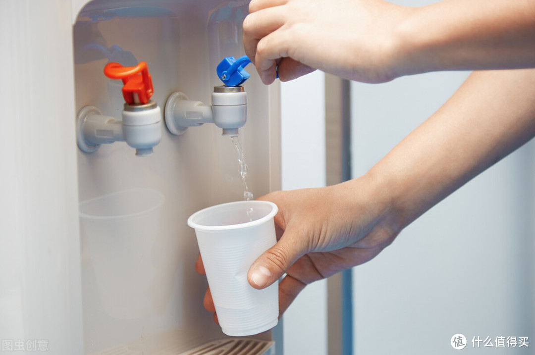 净水器和桶装水对比哪个好？如何购买一款好净水器？