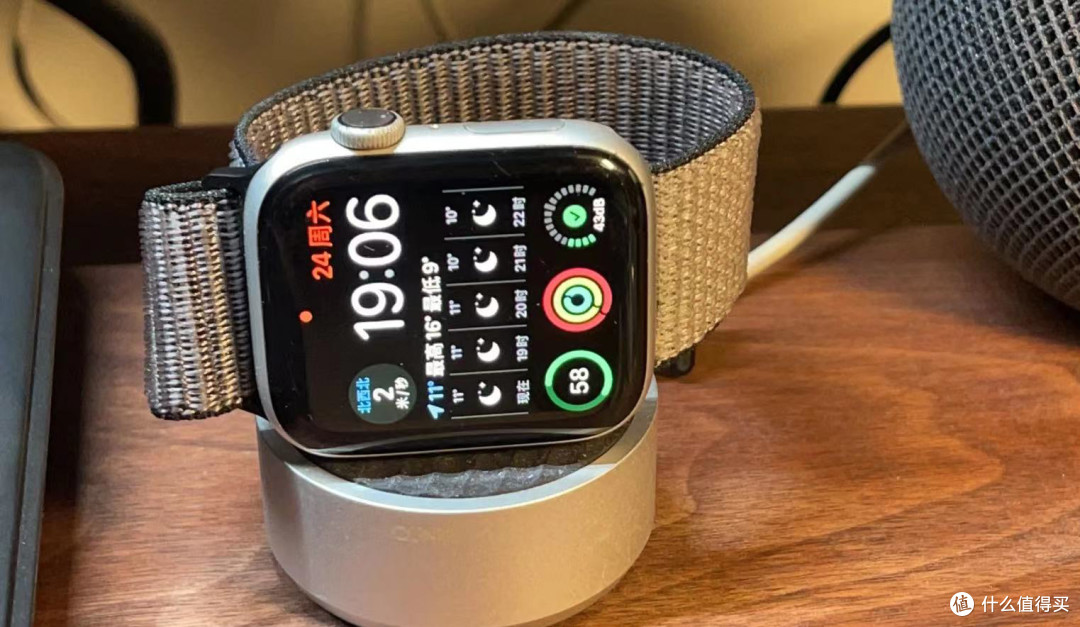 手表喝茶的杯子,做工精致蓝牙音响,接手机用的茶台茶台上的小物件桌面