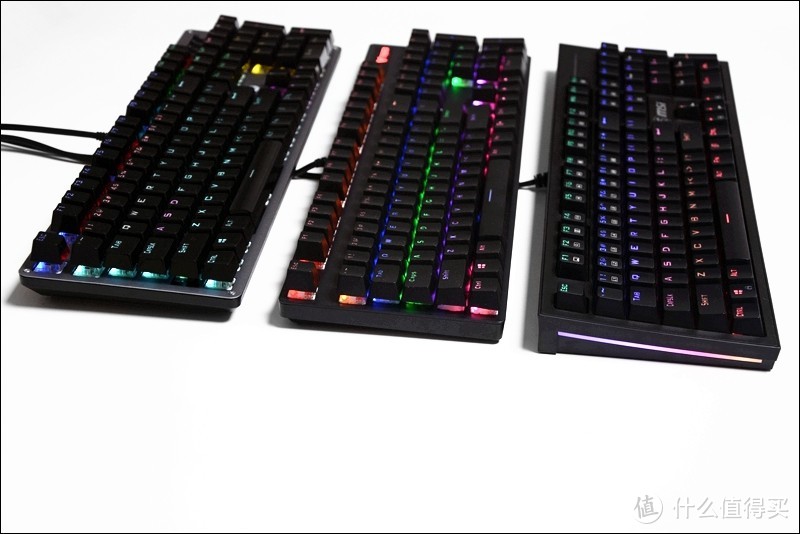 薄膜终结者大PK，三款适合新手的机械键盘，混色背光，售价百元