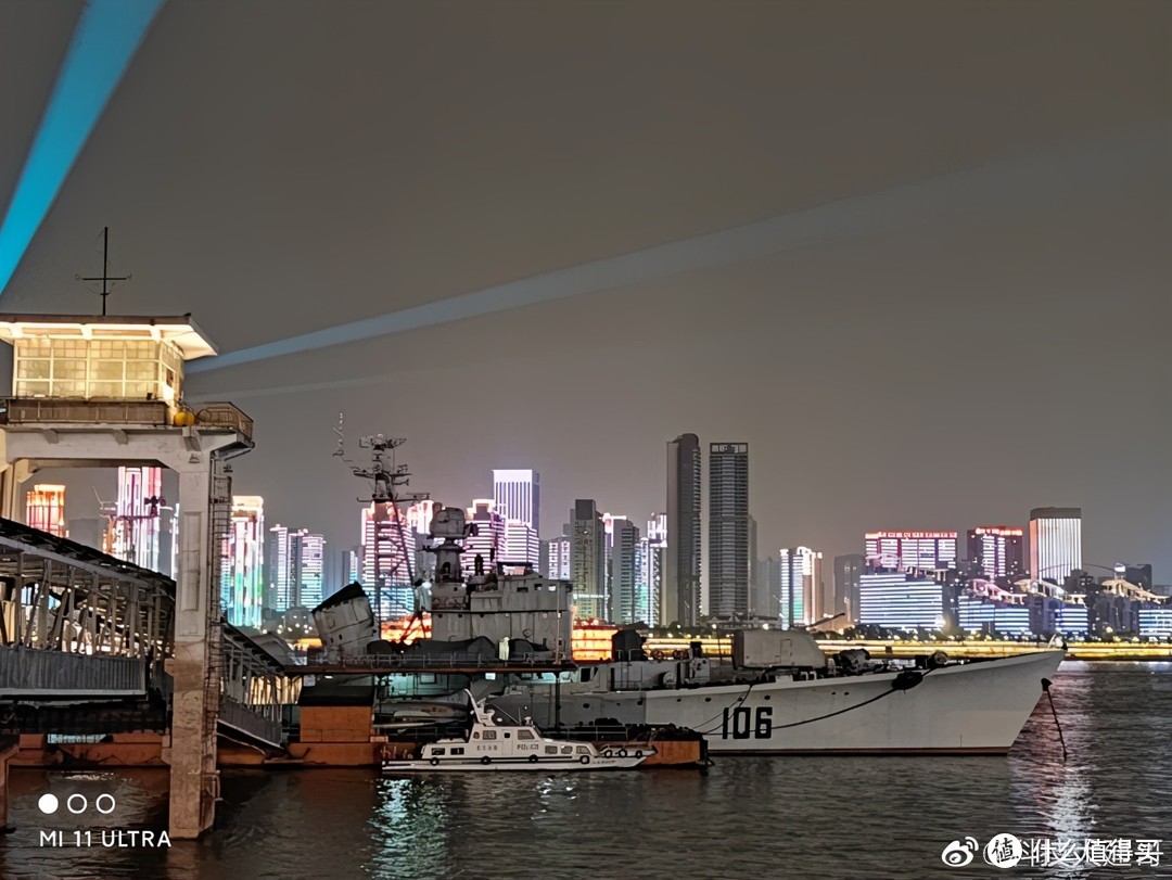 小米11 Ultra夜景拍摄实测：夜游武汉江滩，第一次喝茶颜悦色