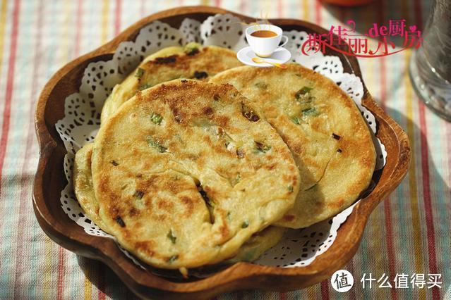 葱花饼这么做，酥香美味，好吃好做，比买的更实惠，我家每周必做