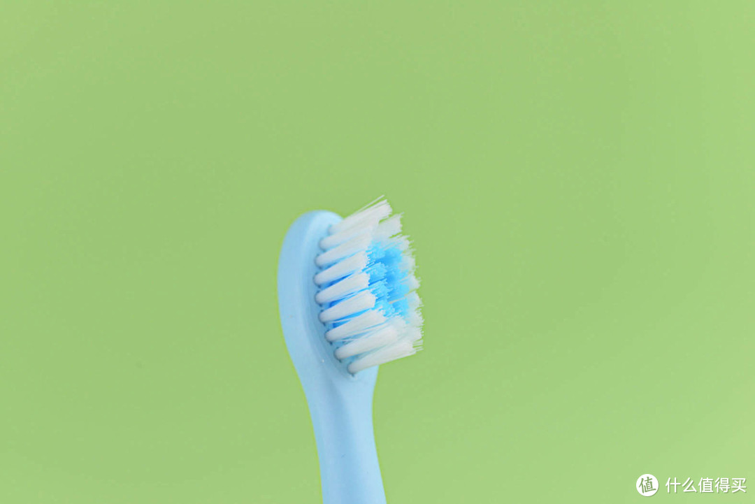 该给孩子挑怎样的电动牙刷？刷毛软能指导会评分 让孩子爱上刷牙