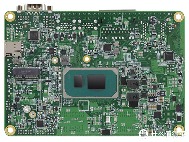 机械硬盘大小的袖珍主板，采用英特尔第11代处理器、配有双千兆