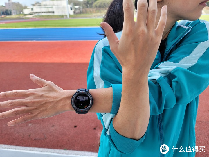 ​最硬升级：Amazfit T-Rex Pro 户外运动智能手表（T-Rex 的强悍进化版）