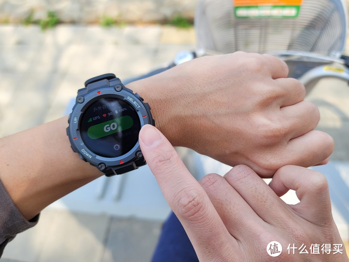 ​最硬升级：Amazfit T-Rex Pro 户外运动智能手表（T-Rex 的强悍进化版）