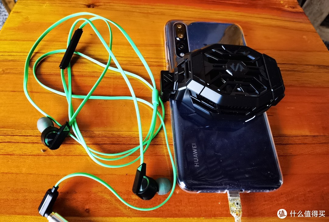 给手机一个舒适的温度——手游搭档黑鲨冰封散热背夹2 Pro+游戏耳机套装体验记