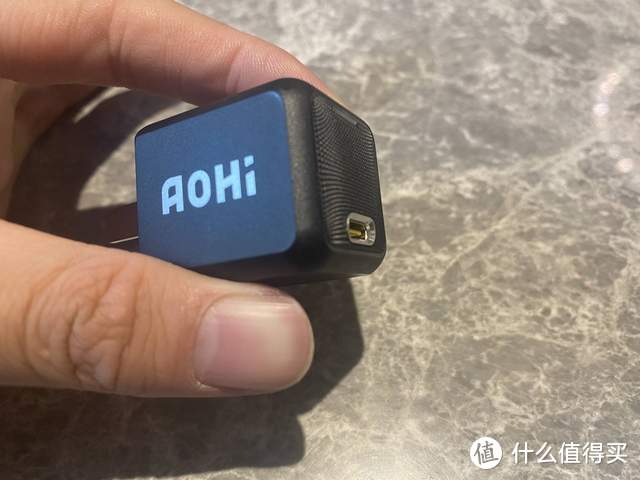 AoHi Magcube 30W充电头：重新定义微型快充，手机充电好搭档