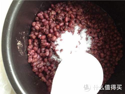 制作蜜豆时，只要掌握了这个技巧，十几分钟就能做好，软糯又香甜