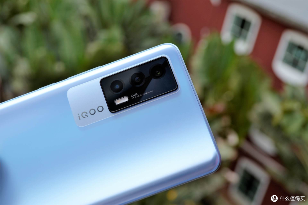 硬核手机篇二128gb空间小3年就卡顿新机如何选剁手iqooneo5手机值吗