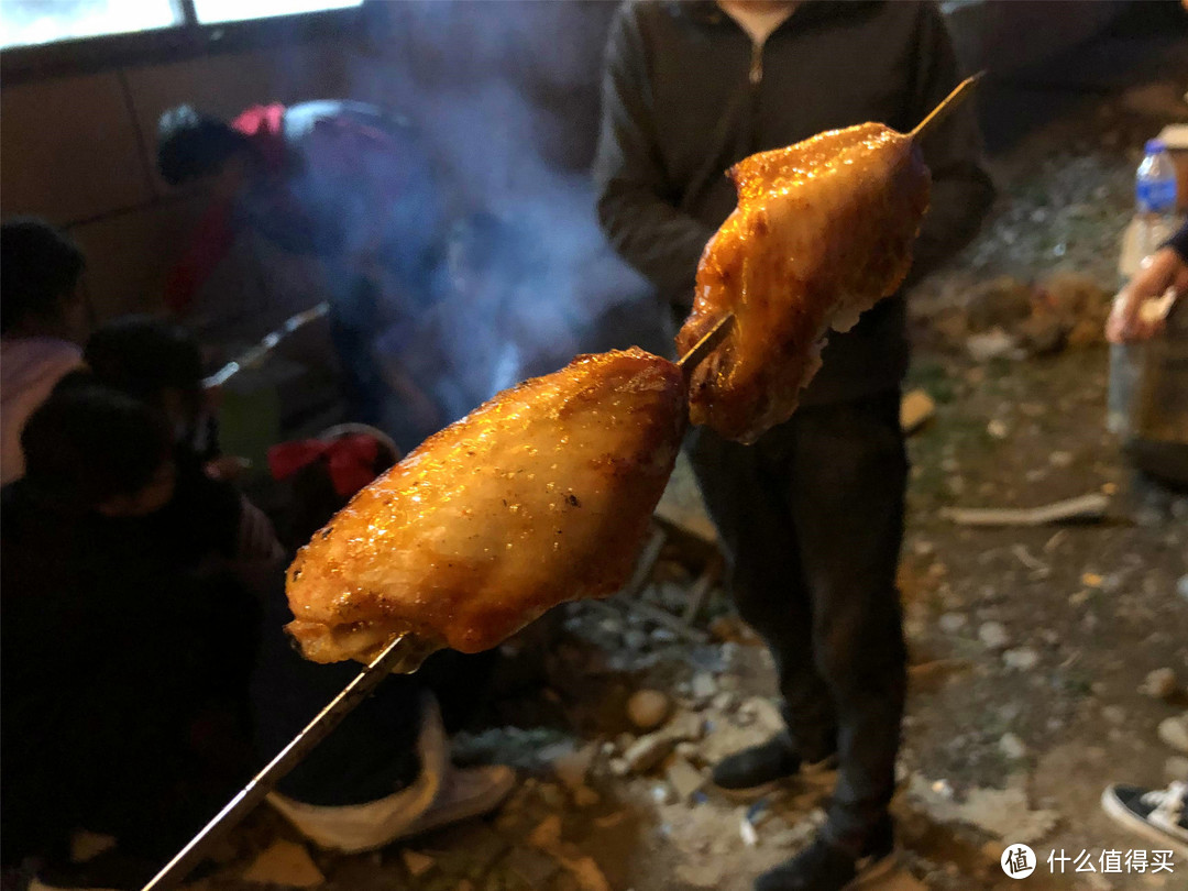 假期逛景区，饭店吃饭自带400元食材，老板：你们有点过分了吧