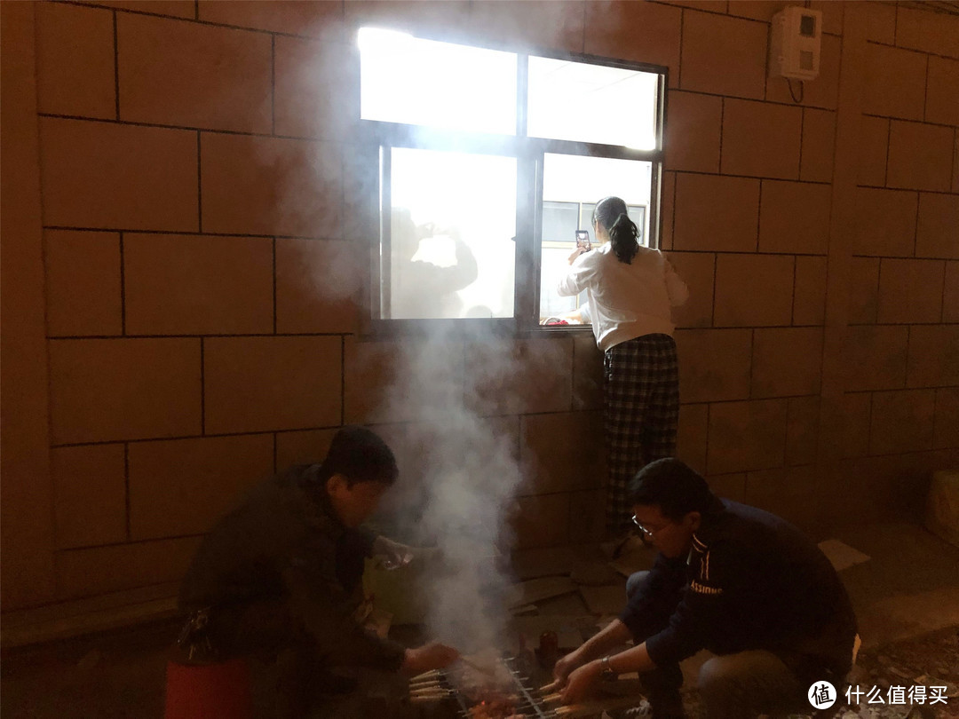 假期逛景区，饭店吃饭自带400元食材，老板：你们有点过分了吧