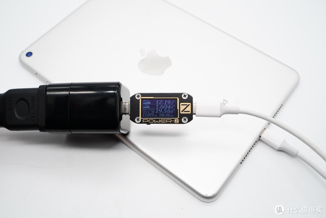 适合经常出国的iPhone 12用户使用，PYS鹏元晟20W充电器评测