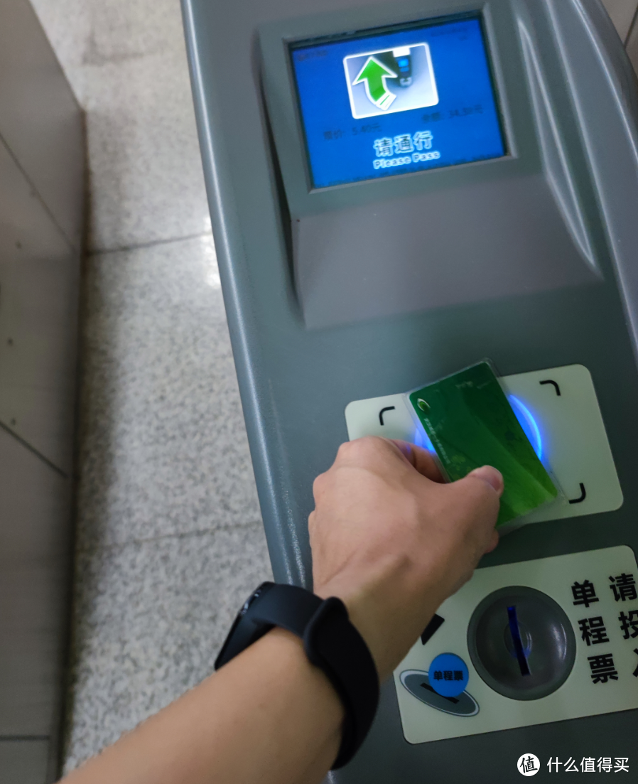 上海地铁闸机刷卡位置图片