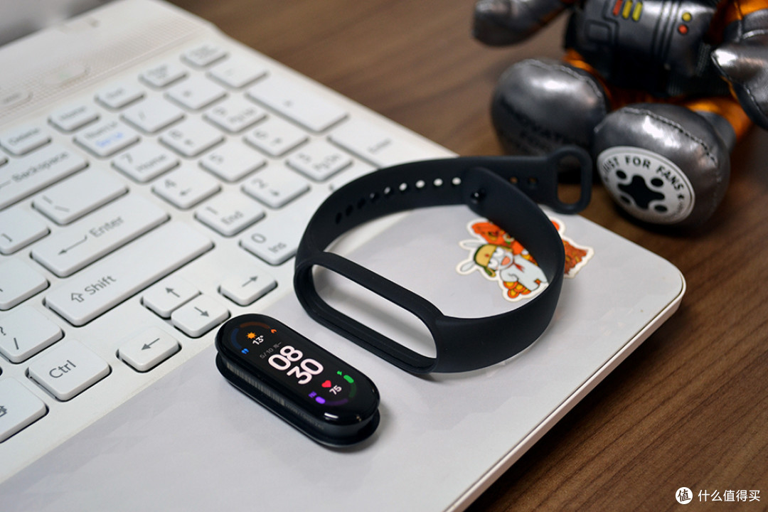 小米手环6功能升级搭配全面屏佩戴一周后的确很666