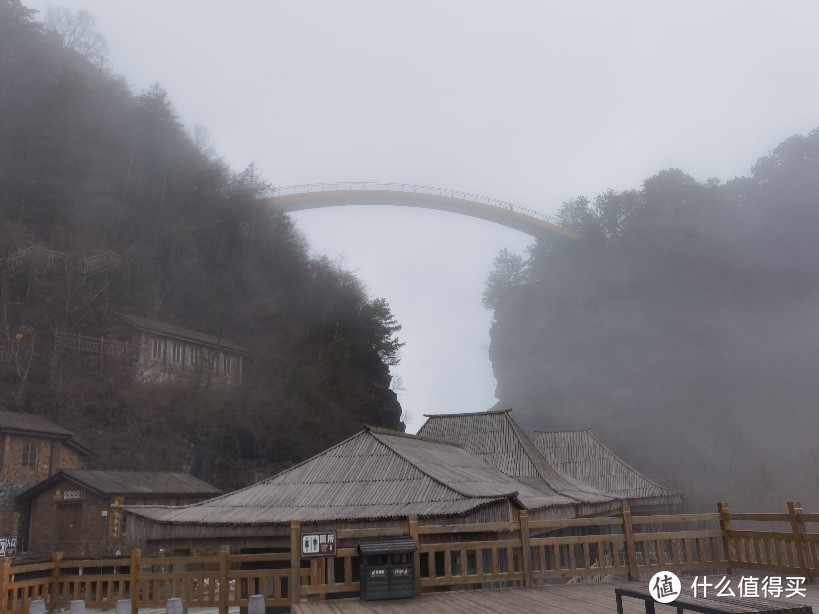 燕子垭景点，可以看到彩虹桥