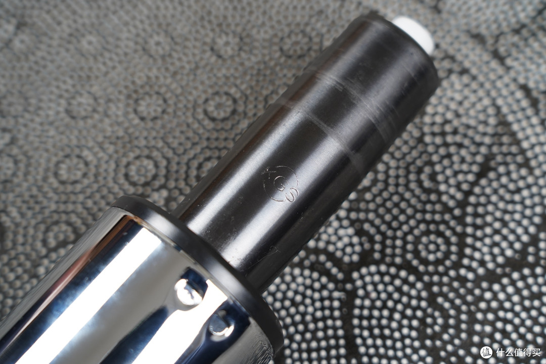 四级kgs气压棒,这东西是保菊的象征,高端椅子的标配.