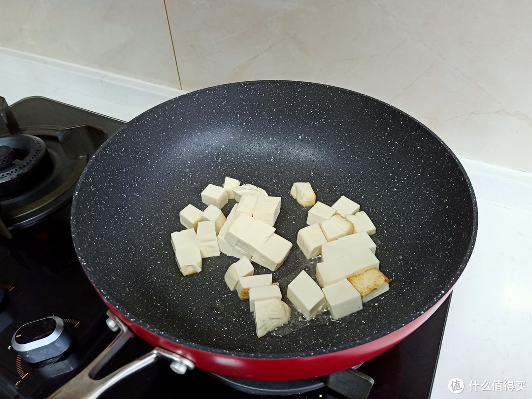 太香了！豆腐加它炒一炒，好吃到打滚，做法还挺简单