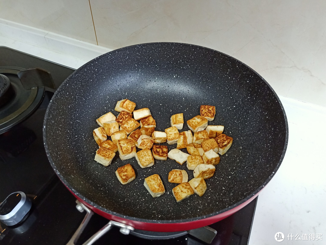 太香了！豆腐加它炒一炒，好吃到打滚，做法还挺简单