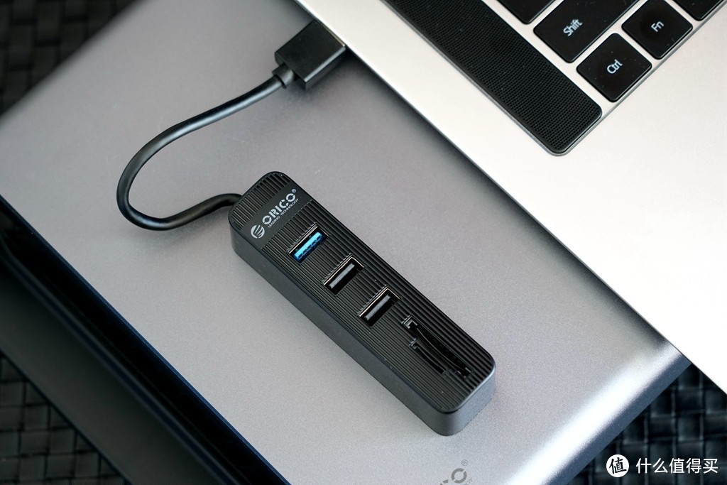 能随身携带的国产USB HUB，支持USB3.0还支持TF和SD内存卡读取