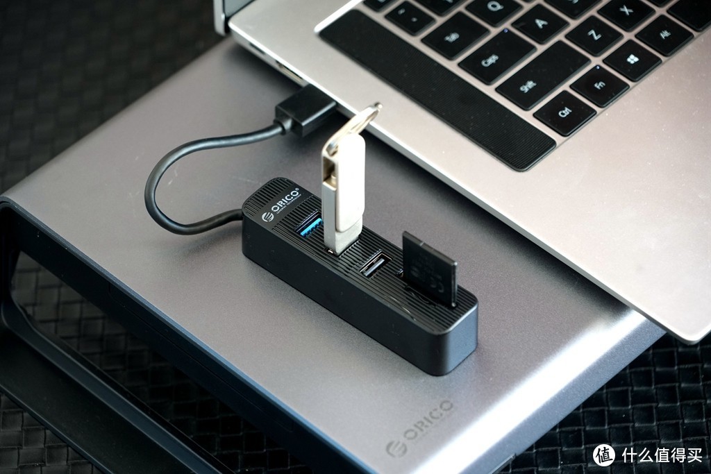 能随身携带的国产USB HUB，支持USB3.0还支持TF和SD内存卡读取