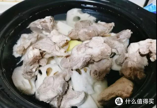 广州美食丨广式莲藕排骨汤——学会大湾网美食教你这一点肉嫩汤鲜！