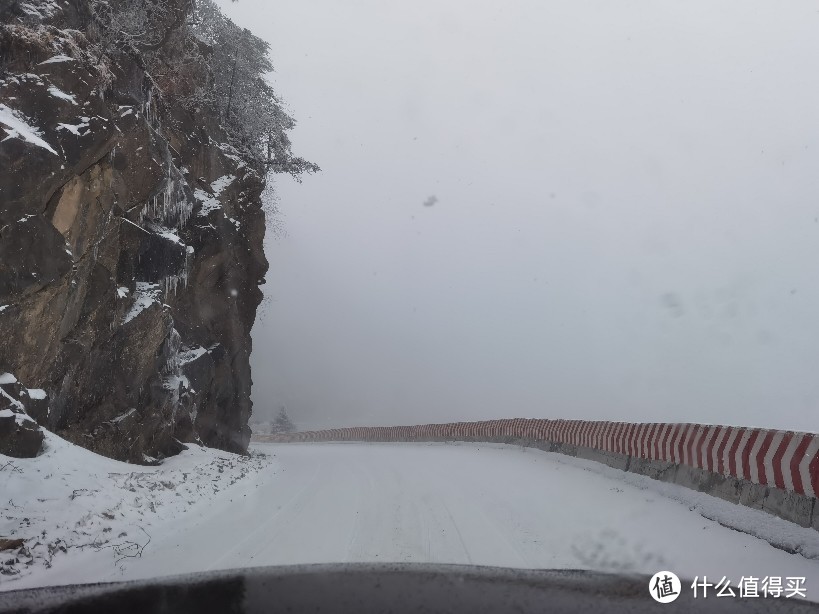 雪还是很大，啥也看不清