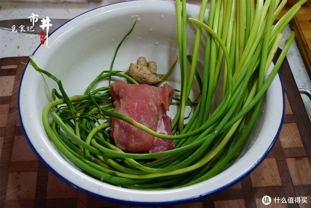 做蒜苔炒肉丝，听大厨“点拨”2招，肉丝滑嫩，蒜苔翠绿还入味