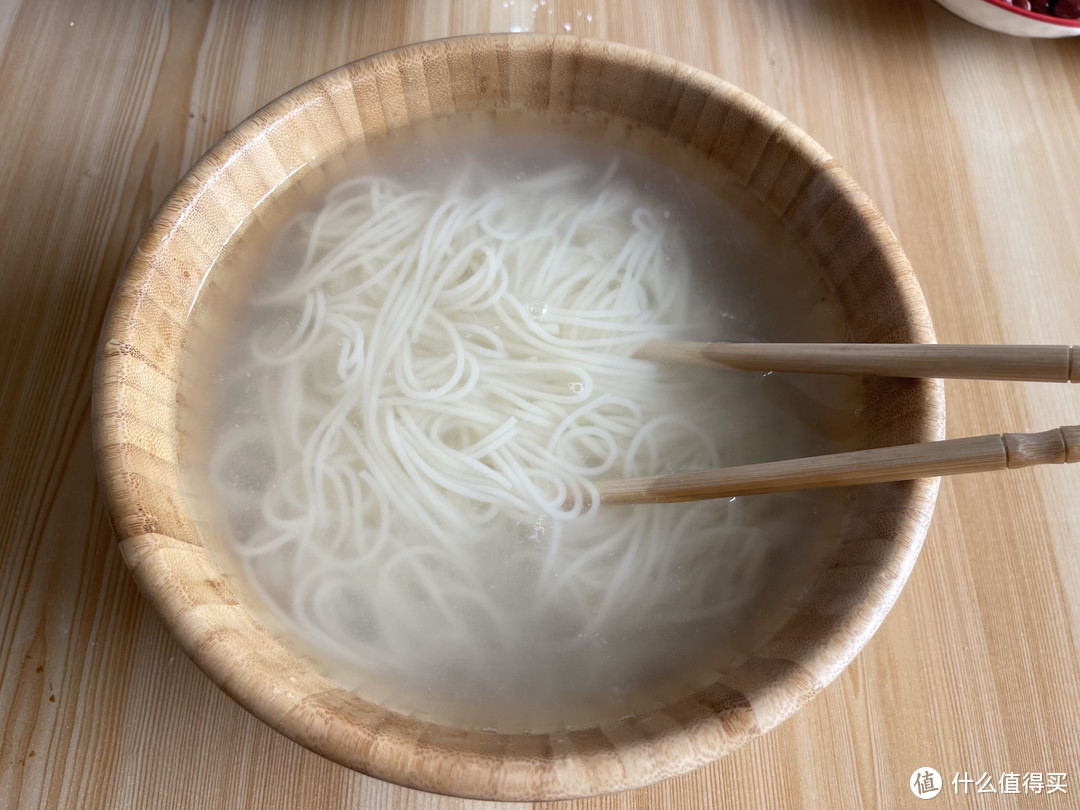 夏日必备，冷面新吃法，比酸甜口味更好吃，香辣过瘾清凉爽口