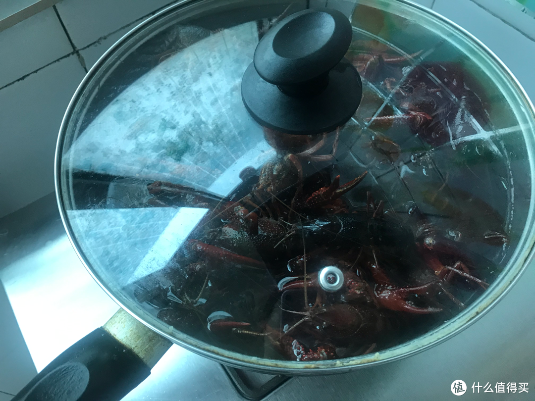 夏天，怎么能少的了美味的麻辣小龙虾！附小龙虾处理及清洗方法！