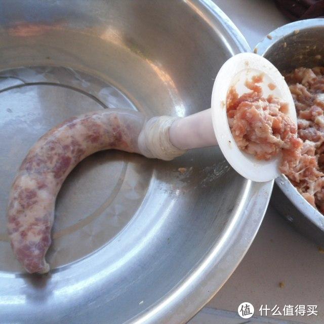 吃了这么多年烤肠，才知道外面薄薄的一层，原来是用这种东西做的