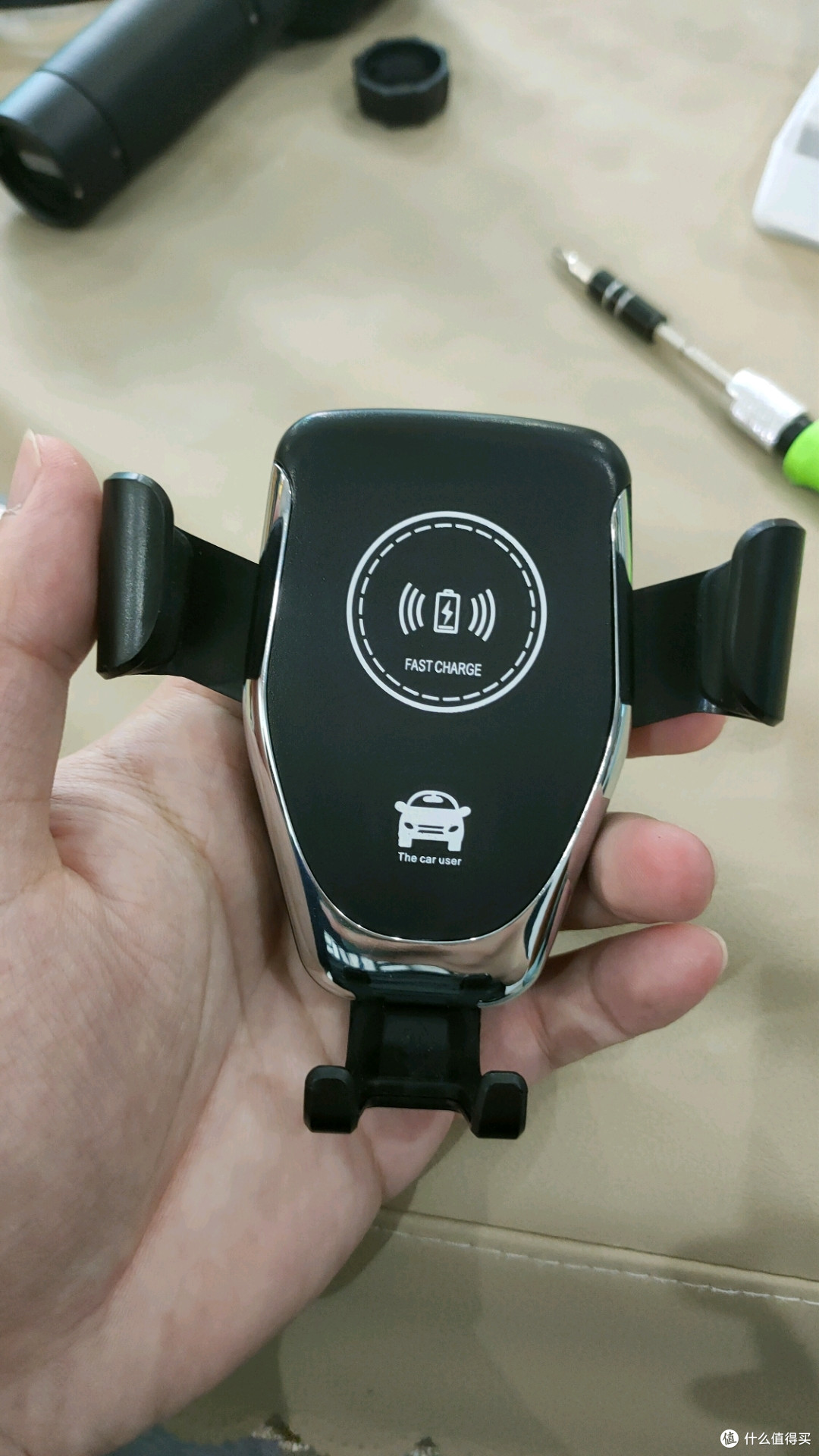 入手后发现做工还比较扎实，单纯当手机支架用也是绰绰有余了