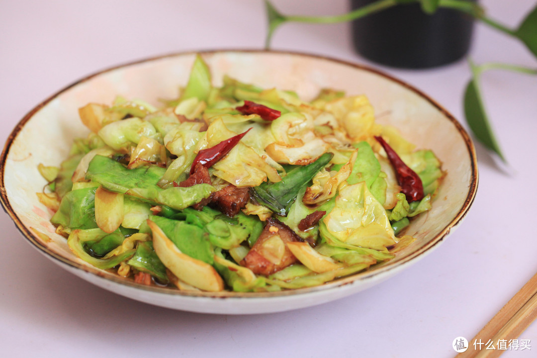 不放生抽不放酱，“干锅包菜”这做法脆口入味，和饭店一个味儿！