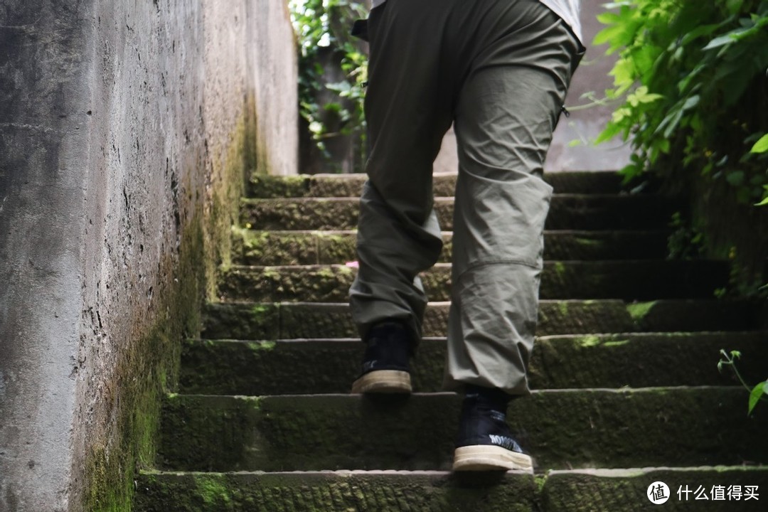 城市机能风设计，风谜速干裤时尚百搭，帅气上身实测